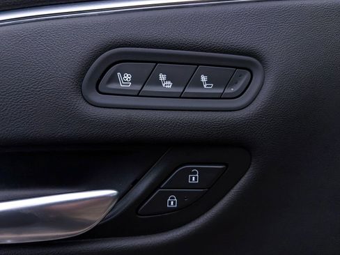 Used 2023 Cadillac Escalade Premium Luxury image 19