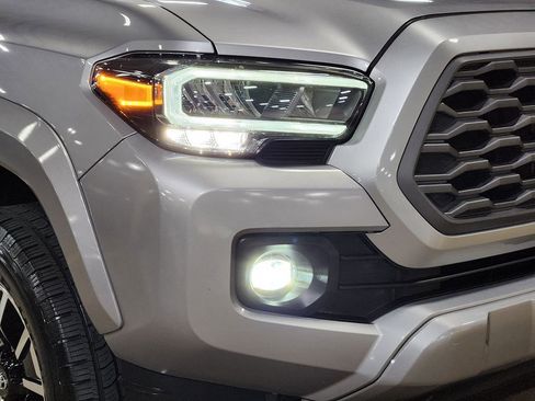 Used 2020 Toyota Tacoma TRD Sport w/ Technology Package RWD image 13