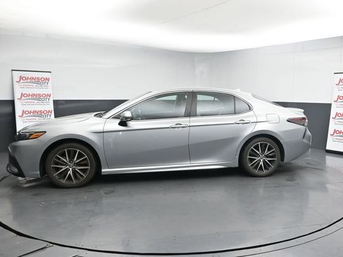 Used 2023 Toyota Camry SE image 5