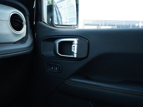 Used 2025 Jeep Wrangler Unlimited Sahara AWD/4WD image 25