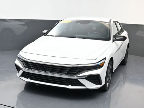 Certified 2025 Hyundai Elantra Sport image 7