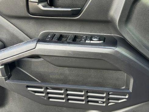 Certified 2025 Toyota Tacoma SR5 image 25