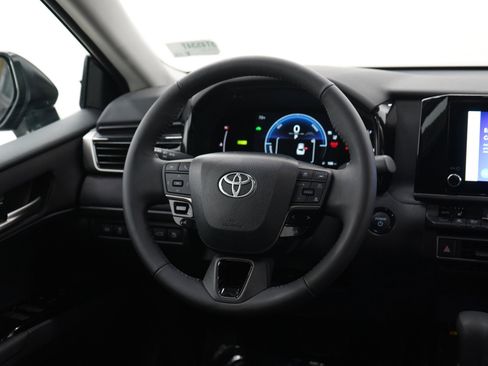 Used 2025 Toyota Camry LE w/ Convenience Package FWD image 14