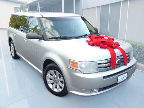 Used 2010 Ford Flex SE FWD image 2