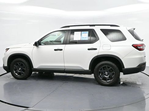 Used 2024 Honda Pilot TrailSport image 4