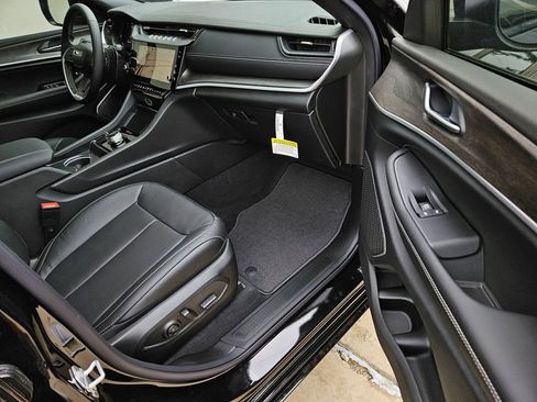 New 2026 Jeep Grand Cherokee L Limited AWD/4WD image 7