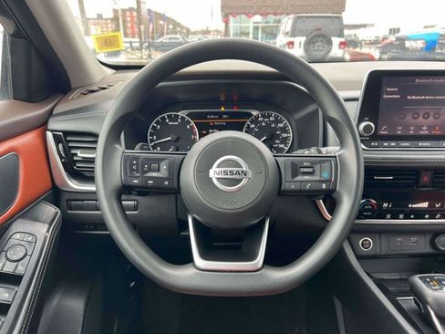 Used 2021 Nissan Rogue SV image 12