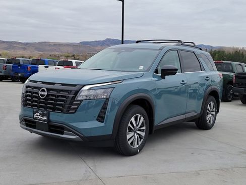 New 2026 Nissan Pathfinder SL image 1