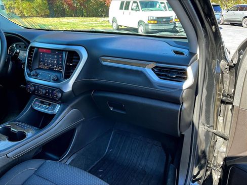 Used 2022 GMC Acadia SLE image 13
