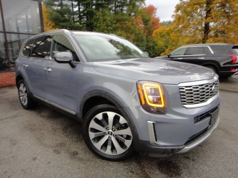 Used 2021 Kia Telluride EX w/ EX Premium Package FWD image 3