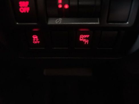 Used 2018 Subaru Crosstrek 2.0i Premium w/ Eyesight System image 40