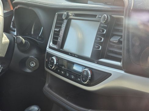 Certified 2019 Toyota Highlander Plus AWD/4WD image 16