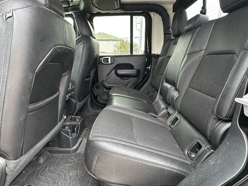 Used 2021 Jeep Gladiator Sport image 15