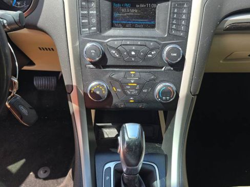 Used 2013 Ford Fusion SE FWD image 10