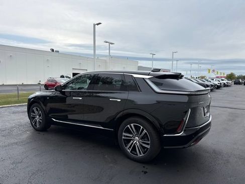 Used 2025 Cadillac Lyriq Luxury AWD/4WD image 4