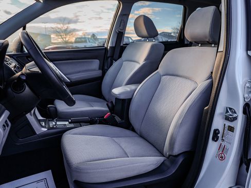 Used 2018 Subaru Forester 2.5i Premium w/ All-Weather Package image 10