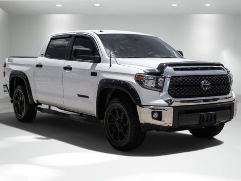 Used 2018 Toyota Tundra SR5 w/ SR5 Upgrade Package AWD/4WD image 5