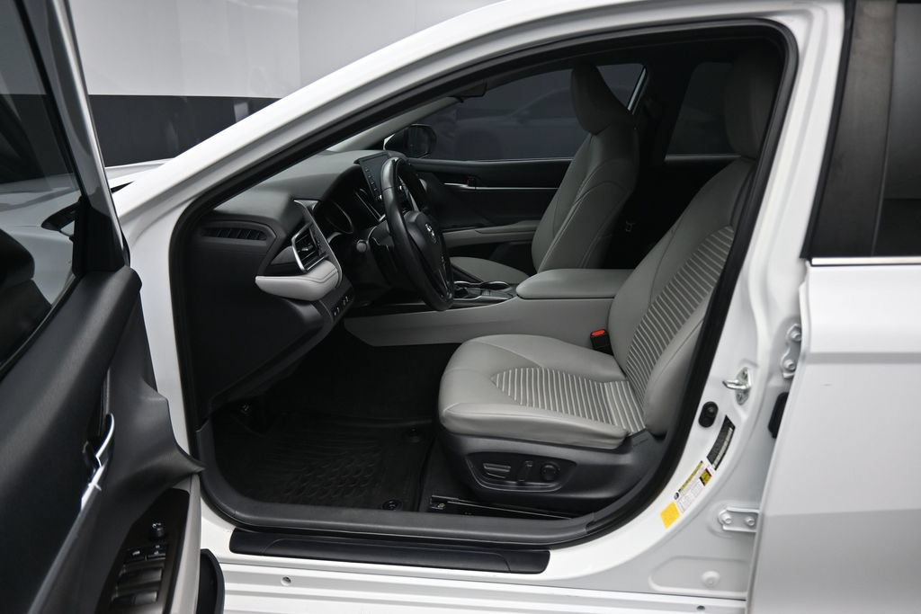 Used 2023 Toyota Camry SE FWD image 11