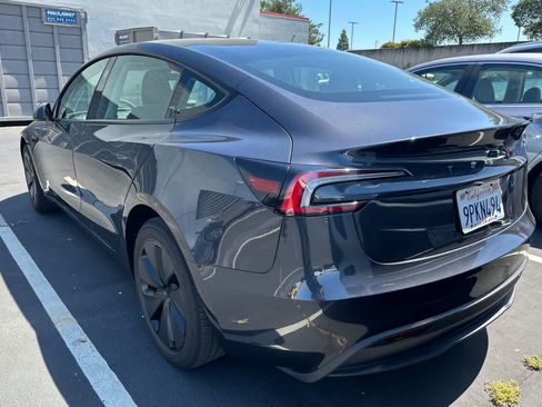 Used 2024 Tesla Model 3 Standard Range RWD image 4