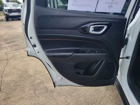 Used 2025 Jeep Compass Trailhawk AWD/4WD image 26