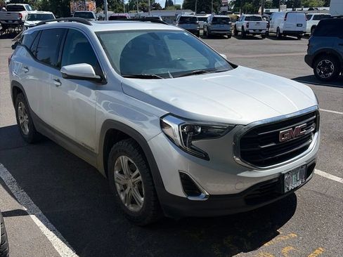 Used 2018 GMC Terrain SLE w/ Infotainment Package I AWD/4WD image 2