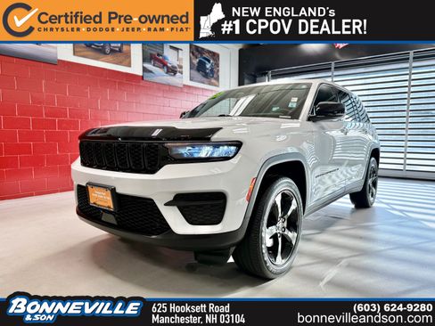 Certified 2023 Jeep Grand Cherokee Altitude AWD/4WD image 1