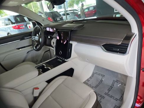 Used 2024 GMC Acadia Denali image 30