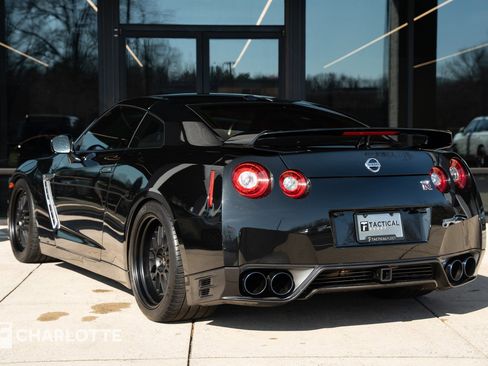 Used 2015 Nissan GT-R Premium image 13