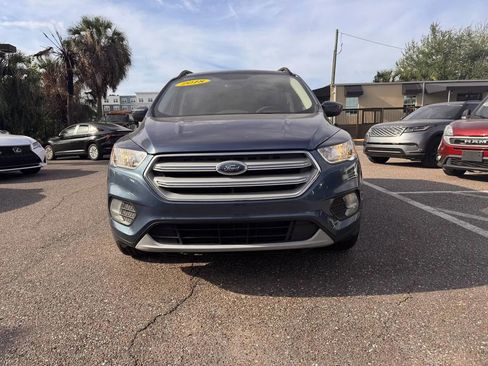 Used 2018 Ford Escape SE FWD image 2