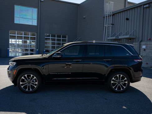 Used 2022 Jeep Grand Cherokee Overland w/ Adv Protech Group III image 5