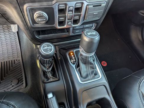 Used 2022 Jeep Wrangler Unlimited Sahara w/ Cold Weather Group image 14