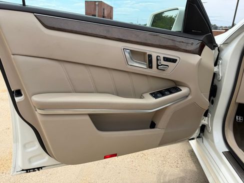 Used 2015 Mercedes-Benz E 350 4MATIC Sedan image 9