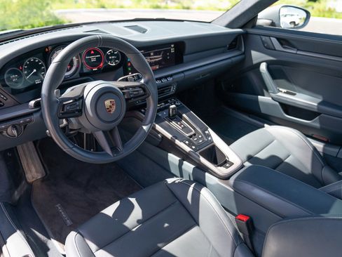 Used 2024 Porsche 911 Carrera RWD image 4
