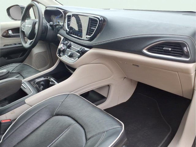 Used 2023 Chrysler Pacifica Limited FWD image 24