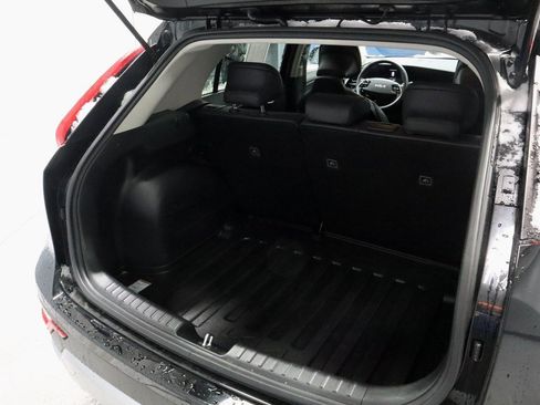 Used 2023 Kia Niro EX image 16