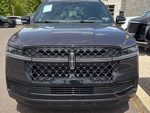 Used 2025 Lincoln Navigator L Reserve w/ Jet Appearance Package AWD/4WD image 1
