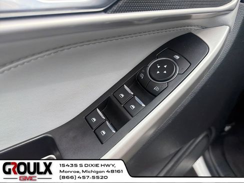 Used 2022 Ford Explorer XLT w/ Equipment Group 202A AWD/4WD image 12