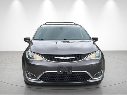 Used 2018 Chrysler Pacifica Touring-L Plus FWD image 8