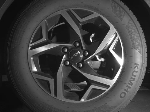 Used 2025 Kia Sportage LX image 14