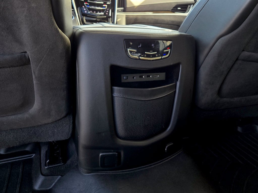 Used 2020 Cadillac Escalade Platinum w/ Escalade Sport Edition AWD/4WD image 29