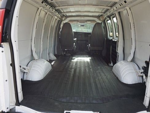Used 2010 Chevrolet Express 1500 RWD image 19