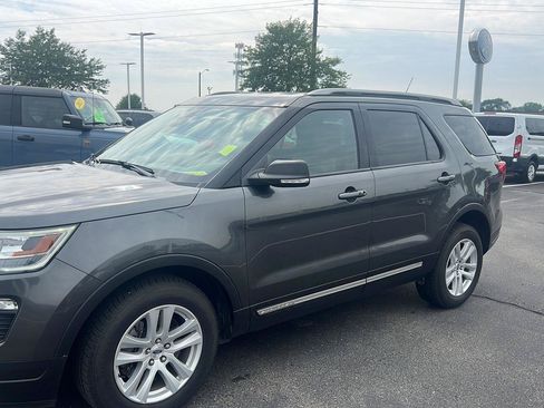 Used 2018 Ford Explorer XLT w/ Equipment Group 202A AWD/4WD image 11