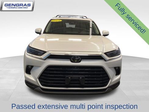 Used 2024 Toyota Grand Highlander AWD image 3
