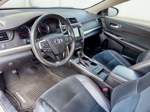 Used 2017 Toyota Camry XSE FWD image 4
