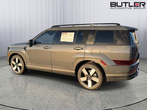 Used 2025 Hyundai Santa Fe Limited FWD image 3