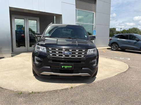 Used 2016 Ford Explorer XLT w/ Equipment Group 202A AWD/4WD image 2