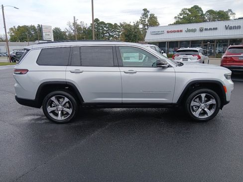 New 2025 Jeep Grand Cherokee L Limited w/ Luxury Tech Group II image 2