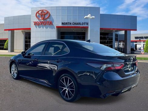 Used 2022 Toyota Camry SE FWD image 6
