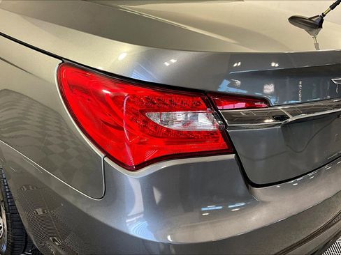 Used 2011 Chrysler 200 S FWD image 20