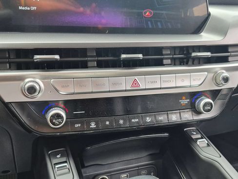 Used 2025 Kia Telluride S FWD image 17
